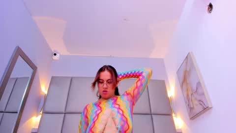 Snapshot of violettaevans_ chatting on February 6, 8:02 pm Violetta online show from February 6, 8:02 pm