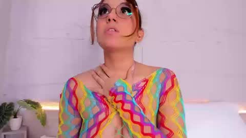 Snapshot of violettaevans_ chatting on September 23, 7:50 pm Violetta online show from September 23, 7:50 pm