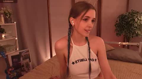 Snapshot of violettessa chatting on September 15, 12:16 pm violettessa online show from September 15, 12:16 pm