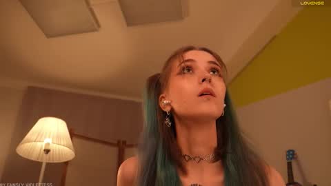 Snapshot of violettessa chatting on October 17, 10:40 am violettessa online show from October 17, 10:40 am