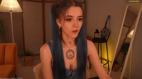 Snapshot of violettessa chatting on October 22, 11:54 am violettessa online show from October 22, 11:54 am