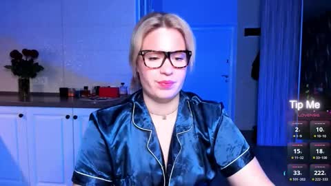 Snapshot of vip_juicy chatting on October 23, 4:34 am VelvettTime online show from October 23, 4:34 am