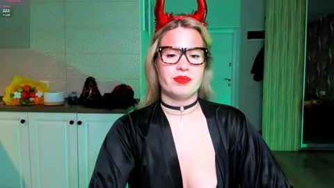 Snapshot of vip_juicy chatting on November 2, 6:27 am VelvettTime online show from November 2, 6:27 am