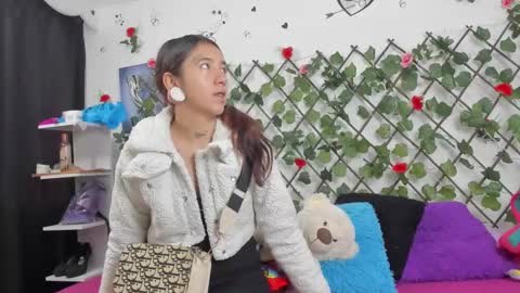 Snapshot of vip_thedivas chatting on January 7, 11:37 am The divas online show from January 7, 11:37 am