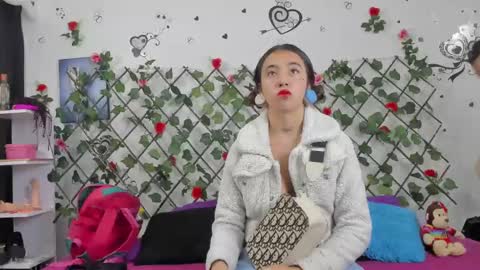 Snapshot of vip_thedivas chatting on January 8, 11:43 am The divas online show from January 8, 11:43 am