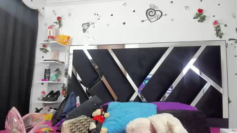 Snapshot of vip_thedivas chatting on January 31, 11:35 am The divas online show from January 31, 11:35 am