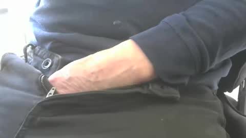 Snapshot of vipercopperhead88 chatting on February 17, 4:37 pm vipercopperhead88 online show from February 17, 4:37 pm