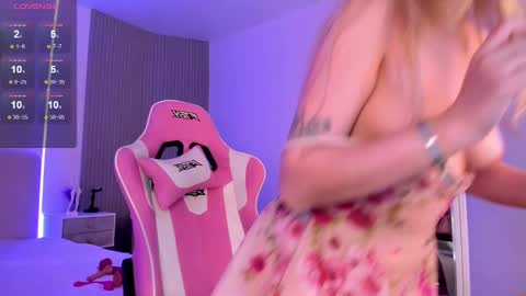 Chloe online show from December 2, 6:09 am