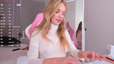 Chloe online show from November 29, 3:31 am