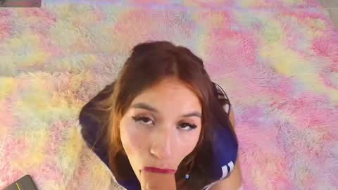 Snapshot of vivi_luv chatting on March 10, 2:39 am Vivi online show from March 10, 2:39 am