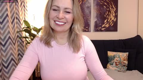 Vivian online show from December 6, 6:28 pm