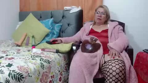 ViviannaJhonson online show from December 14, 3:29 am