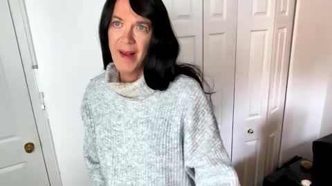 Snapshot of viviannexxx2022 chatting on February 2, 6:42 pm Vivlove online show from February 2, 6:42 pm