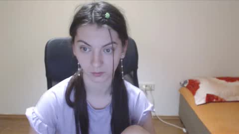 Vivian Gray online show from December 6, 2:13 am