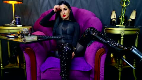 Snapshot of vivianreeve chatting on December 9, 6:03 pm Vivian Reeve online show from December 9, 6:03 pm