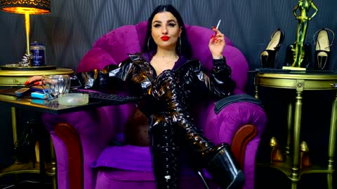 Snapshot of vivianreeve chatting on December 11, 6:31 pm Vivian Reeve online show from December 11, 6:31 pm