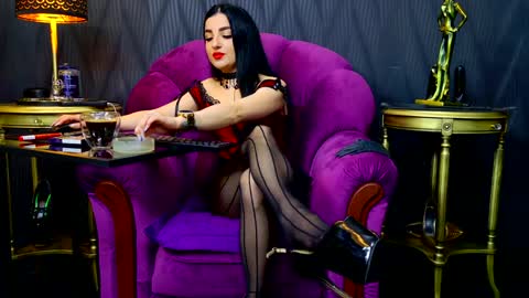 Snapshot of vivianreeve chatting on December 17, 12:54 pm Vivian Reeve online show from December 17, 12:54 pm