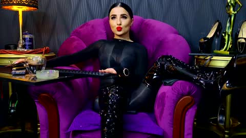 Snapshot of vivianreeve chatting on December 18, 5:21 pm Vivian Reeve online show from December 18, 5:21 pm