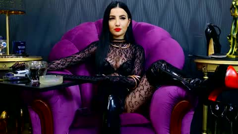 Snapshot of vivianreeve chatting on February 19, 4:11 pm Vivian Reeve online show from February 19, 4:11 pm