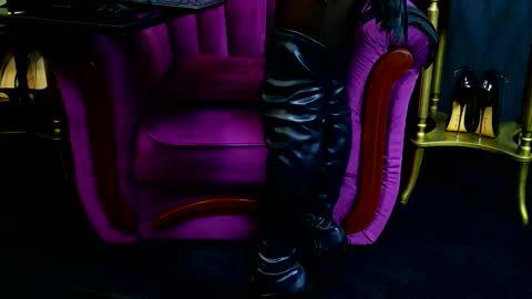 Snapshot of vivianreeve chatting on October 23, 5:51 am Vivian Reeve online show from October 23, 5:51 am