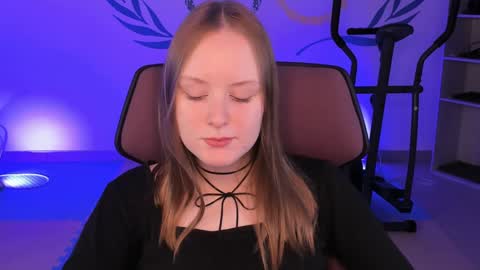 Snapshot of vivienleeigh chatting on December 14, 1:27 pm Vivien online show from December 14, 1:27 pm