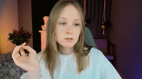 Snapshot of vivienleeigh chatting on December 25, 1:09 pm Vivien online show from December 25, 1:09 pm