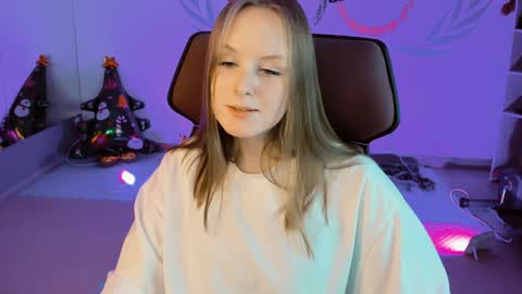 Snapshot of vivienleeigh chatting on December 27, 2:47 am Vivien online show from December 27, 2:47 am