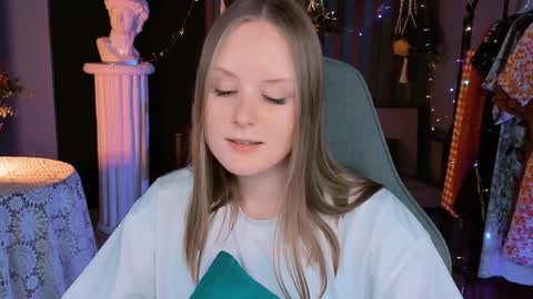 Snapshot of vivienleeigh chatting on December 28, 7:22 pm Vivien online show from December 28, 7:22 pm