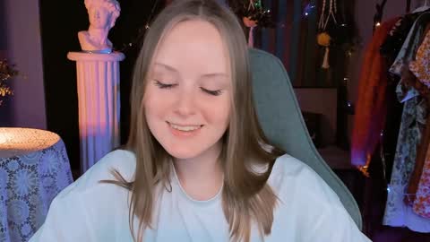 Snapshot of vivienleeigh chatting on December 28, 10:23 pm Vivien online show from December 28, 10:23 pm