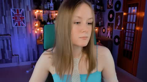 Snapshot of vivienleeigh chatting on December 30, 9:05 am Vivien online show from December 30, 9:05 am