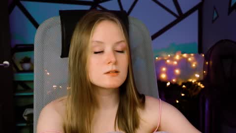 Snapshot of vivienleeigh chatting on January 19, 6:32 pm Vivien online show from January 19, 6:32 pm