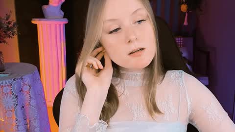 Snapshot of vivienleeigh chatting on February 5, 1:33 pm Vivien online show from February 5, 1:33 pm