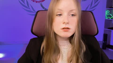 Snapshot of vivienleeigh chatting on February 7, 2:04 pm Vivien online show from February 7, 2:04 pm