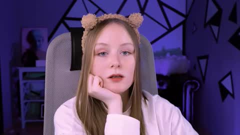 Snapshot of vivienleeigh chatting on February 13, 1:48 pm Vivien online show from February 13, 1:48 pm