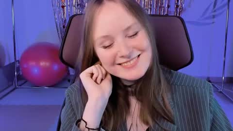 Snapshot of vivienleeigh chatting on February 16, 12:10 pm Vivien online show from February 16, 12:10 pm