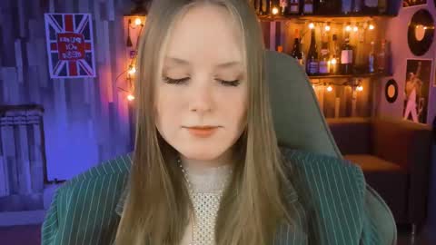 Snapshot of vivienleeigh chatting on February 20, 7:30 pm Vivien online show from February 20, 7:30 pm