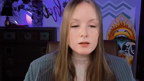 Snapshot of vivienleeigh chatting on February 22, 12:19 pm Vivien online show from February 22, 12:19 pm