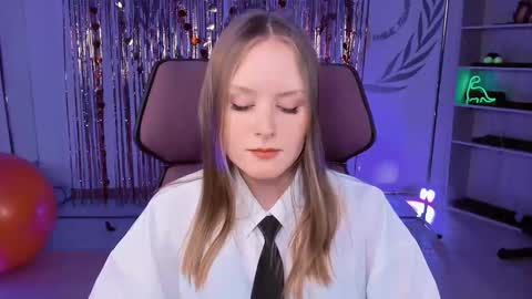 Snapshot of vivienleeigh chatting on March 9, 6:21 pm Vivien online show from March 9, 6:21 pm