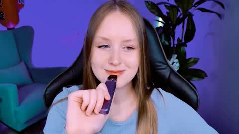 Snapshot of vivienleeigh chatting on September 18, 11:12 am Vivien online show from September 18, 11:12 am