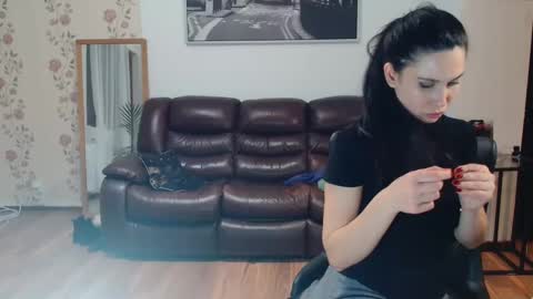 vivienne online show from March 8, 6:47 pm