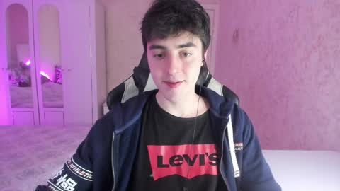 Snapshot of vlad1605 chatting on February 14, 6:23 am Martin online show from February 14, 6:23 am