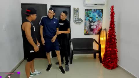 voyeurism_guys online show from November 27, 11:07 pm