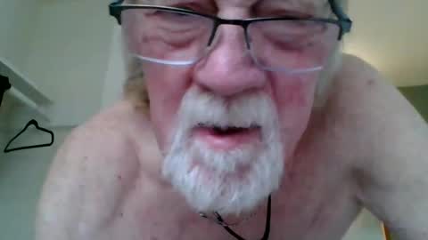 Snapshot of w3llbit chatting on December 3, 5:23 pm w3llbit online show from December 3, 5:23 pm