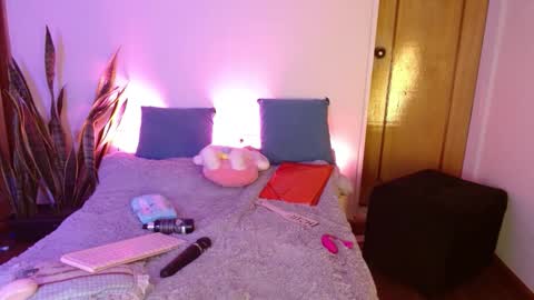 Snapshot of w_kittycat chatting on September 23, 6:05 am kitty SUPORT ME AND MY BABY SINGLE MOMY online show from September 23, 6:05 am