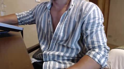 Snapshot of w_witcher chatting on March 9, 4:49 am w_witcher online show from March 9, 4:49 am