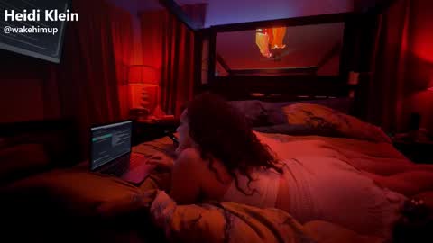 wakehimup online show from November 5, 6:35 am