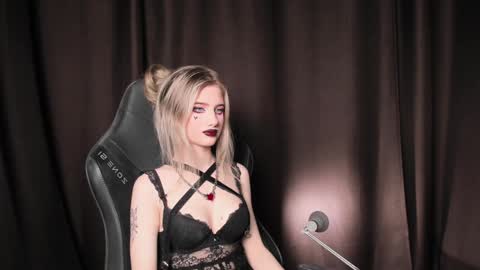 waterfallwoods online show from December 17, 6:02 am