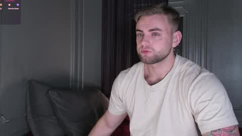 Snapshot of waynemiller_ chatting on December 15, 2:16 pm Wayne online show from December 15, 2:16 pm