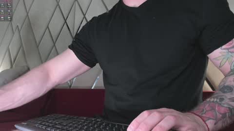 Snapshot of waynemiller_ chatting on December 22, 5:01 am Wayne online show from December 22, 5:01 am