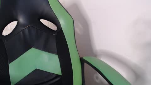 Snapshot of we_n_you chatting on January 28, 1:16 pm Trixie 3 online show from January 28, 1:16 pm